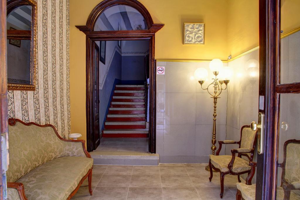 Hostal Santa Teresa 레우스 외부 사진