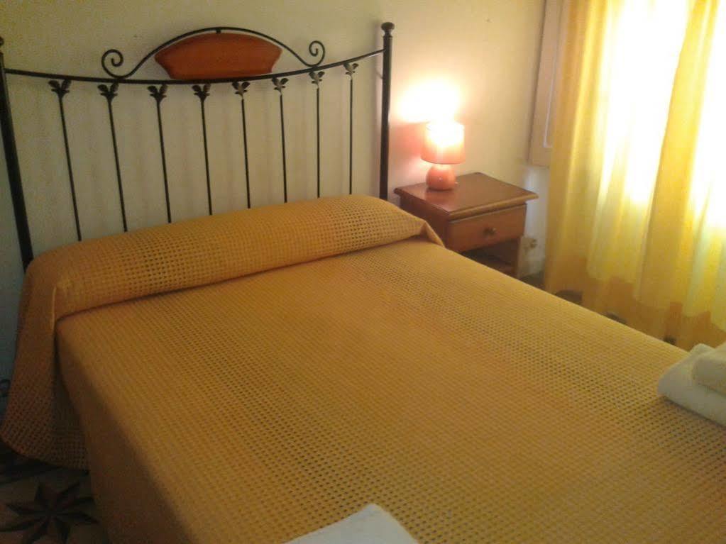 Hostal Santa Teresa 레우스 외부 사진