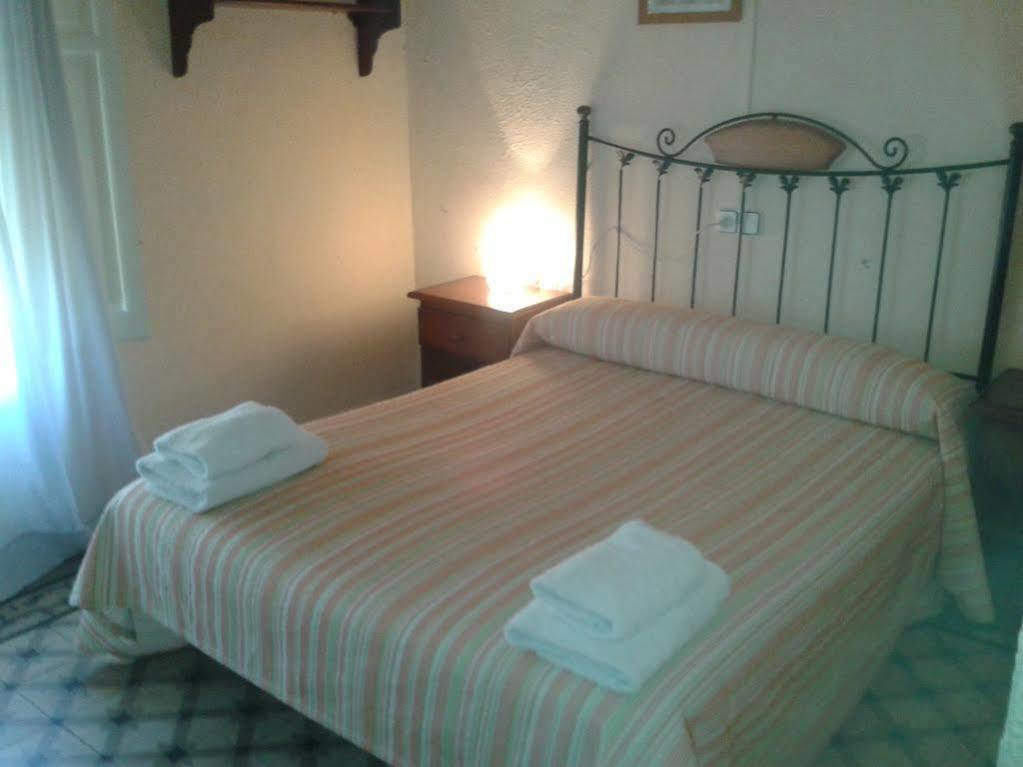 Hostal Santa Teresa 레우스 외부 사진