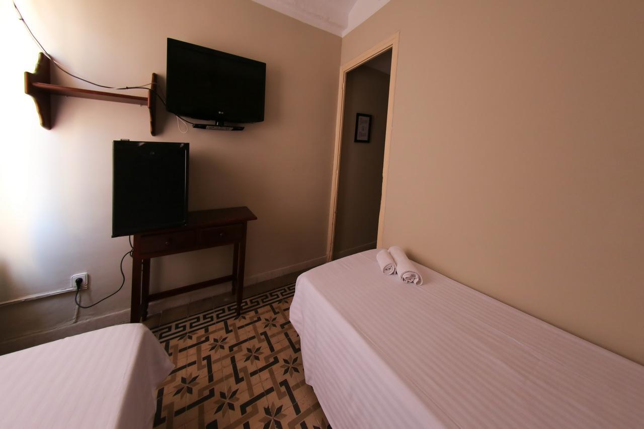 Hostal Santa Teresa 레우스 외부 사진